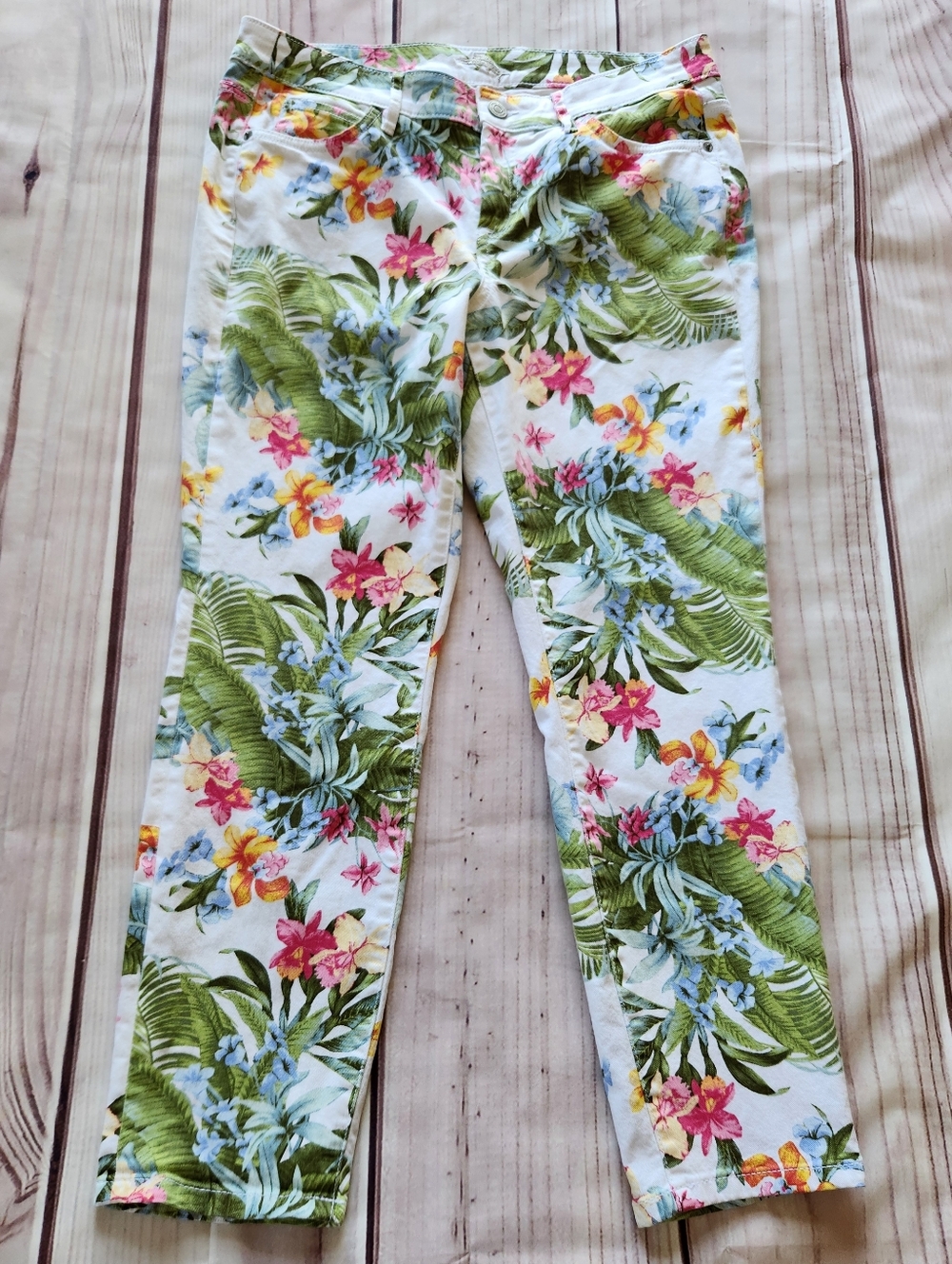Tommy Bahama "Skinny Ankle" Tropical Floral Mid Rise Jean White, Women's Size 31 - Picture 3 of 12